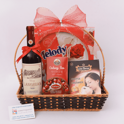 Giỏ quà tết cho nhân viên mang đậm đặc trưng riêng của công ty
